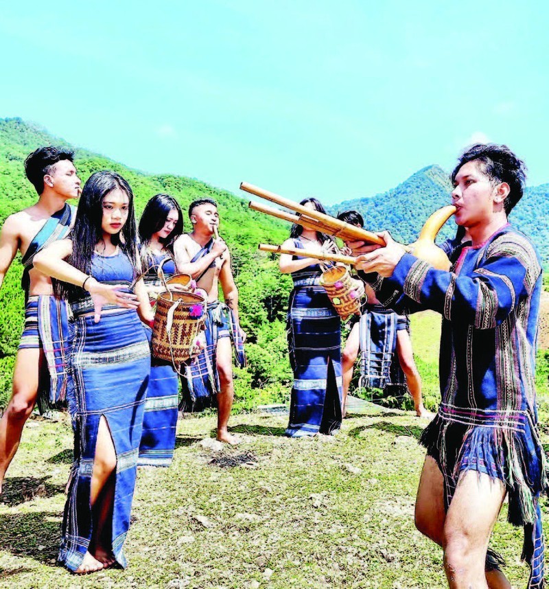 Танец представителей народности Кохо на плато Лангбианг.