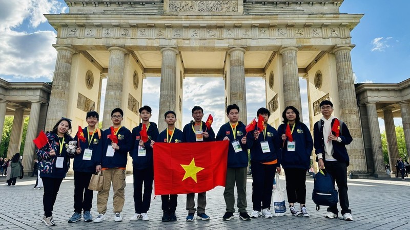 Вьетнамская делегация на международной олимпиаде PMW 