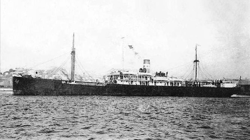 5 июня 1911 года с пристани Няронг порта Сайгон молодой патриот Нгуен Тат Тхань покинул страну на корабле «Адмирал Латуш Тревиль», чтобы осуществить свое стремление освободить страну от рабства колонизаторов и империалистов.
