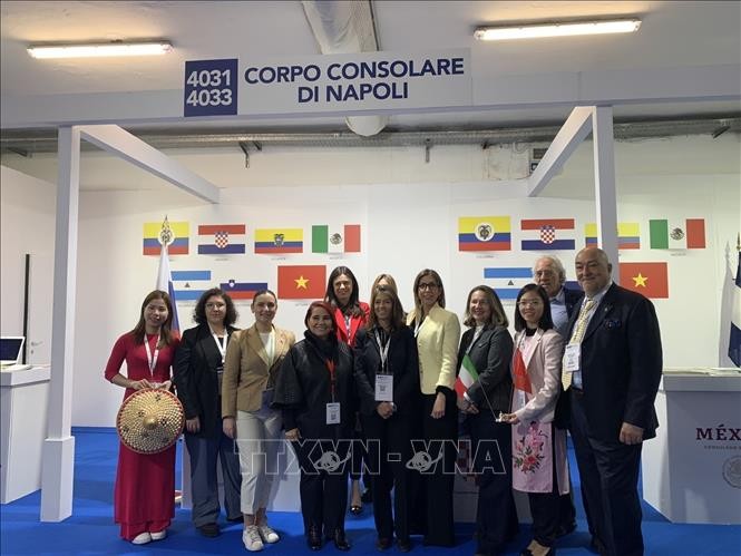 Представители Посольства Вьетнама в Италии и почетного консульства Вьетнама в Неаполе принимают участие в 26-й BMT. Фото: ВИА