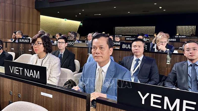 Замминистра иностранных дел Ха Ким Нгок принимает участие в 42-й сессии Генеральной конференции ЮНЕСКО в Париже. Фото: ВИА