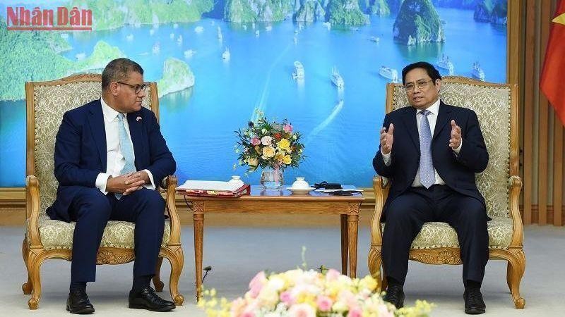 Премьер-министр Вьетнама Фам Минь Тьинь и Председатель COP26 Алок Шарма