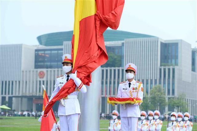 В 2022 году исполнился 21 год с момента начала первой церемонии поднятия флага на площади Бадинь.
