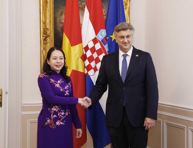 Вице-президент Во Тхи Ань Суан и Премьер-министр Хорватии Андрей Пленкович. Фото: VNA