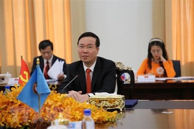 Товарищ Во Ван Тхыонг на переговорах с Зампредседателя, Постоянным главой Постоянного комитета ЦК НПК, Председателем Сената Камбоджи Сай Чхумом. Фото: VNA