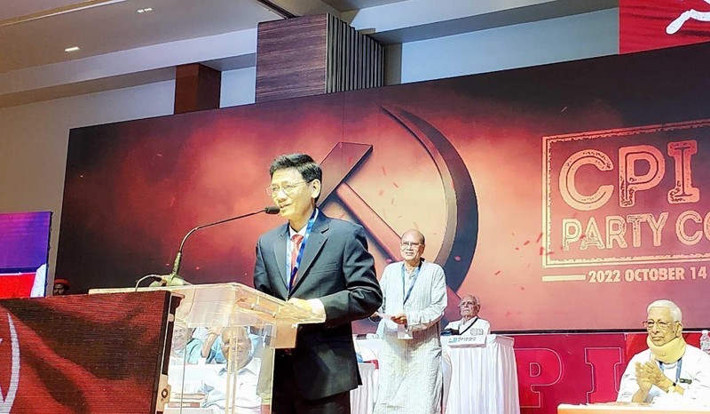Член ЦК КПВ, Секретарь Парткома провинции Шокчанг Лам Ван Ман выступает на съезде. Фото: VNA