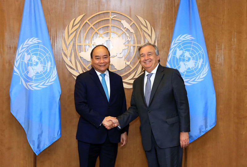 Премьер-министр Нгуен Суан Фук и Генеральный секретарь ООН Антониу Гутерриш в 2018 году. Фото: VGP