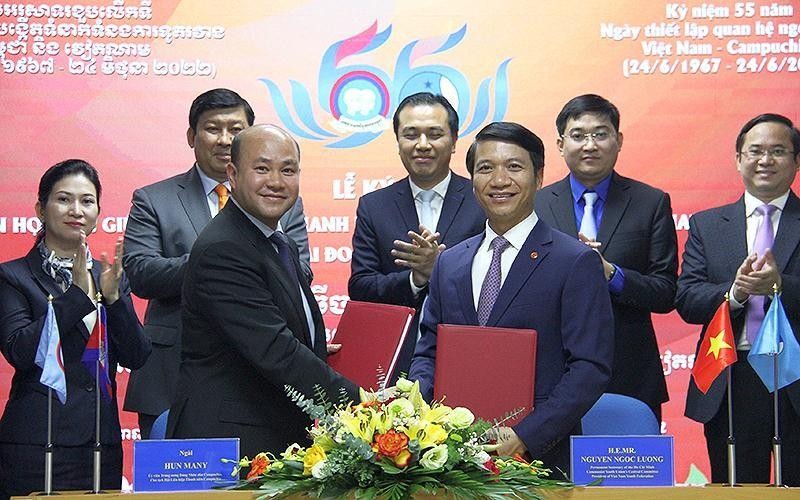 Товарищи Нгуен Нгок Лыонг и Хун Мани подписали соглашение о сотрудничестве на период 2022-2027 годов.