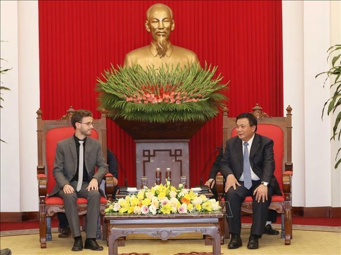 Товарищ Нгуен Суан Тханг и Генеральный секретарь Левой партии Германии Тобиас Банк. Фото: ВИА