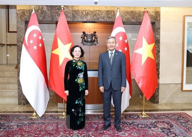 Товарищ Чыонг Тхи Май и Министр иностранных дел Сингапура Вивиан Балакришнан. Фото: ВИА