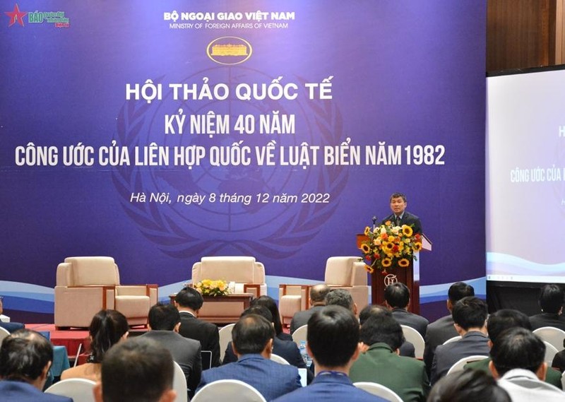 Постоянный Замминистра иностранных дел Нгуен Минь Ву выступает на конференции. Фото: qdnd.vn