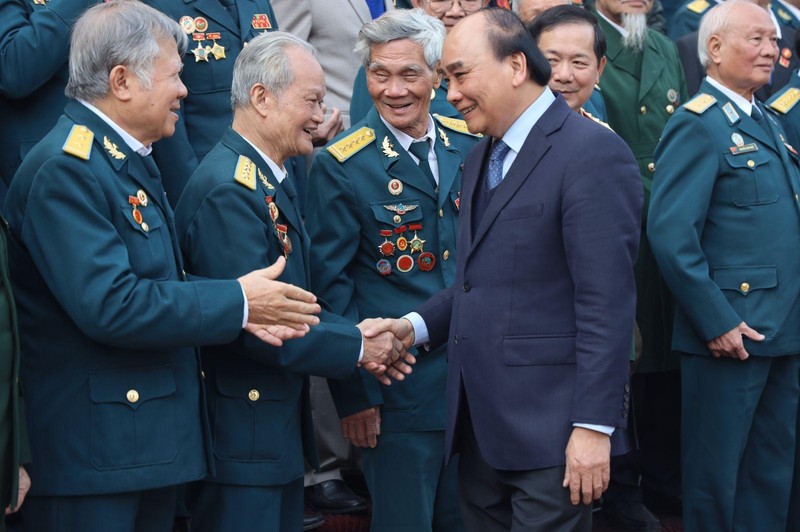 Президент Нгуен Суан Фук и участники встречи. Фото: vpctn.gov.vn