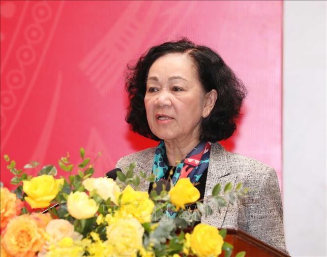 Товарищ Чыонг Тхи Май выступает на конференции. Фото: ВИА