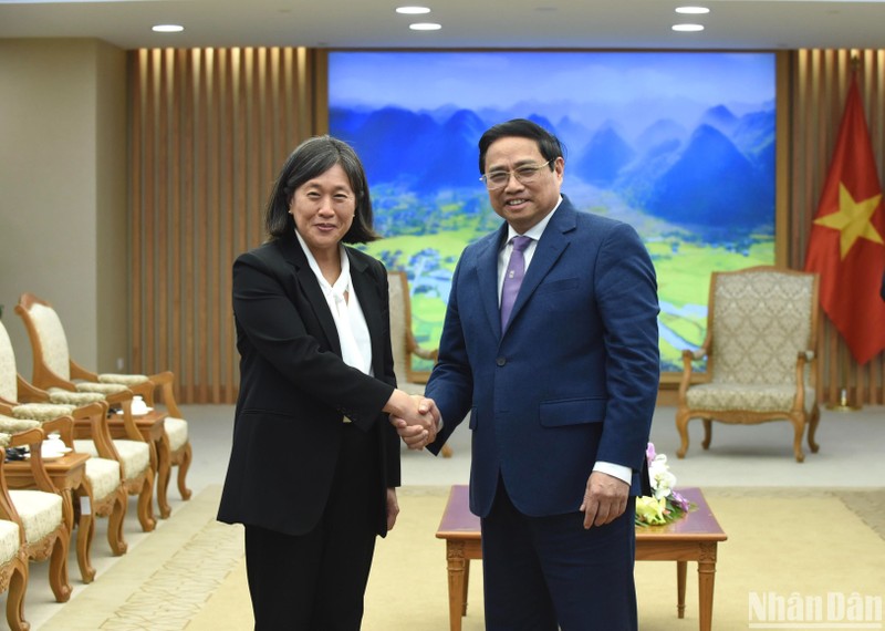 Премьер-министр Фам Минь Тьинь и торговый представитель США Кэтрин Тай. Фото: Чан Хай