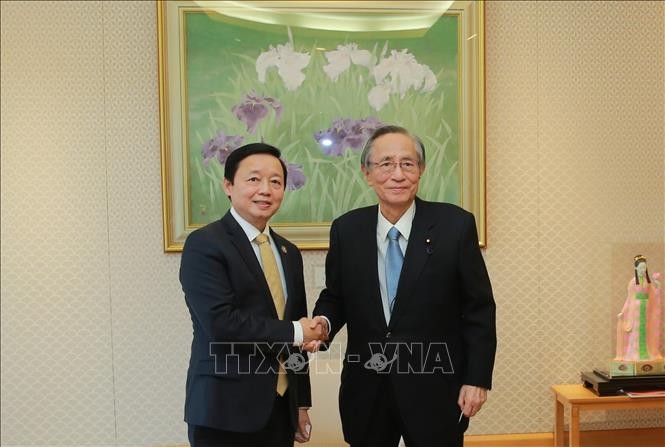 Вице-премьер Чан Хонг Ха и Председатель Палаты представителей Японии Хироюки Хосода. Фото: ВИА