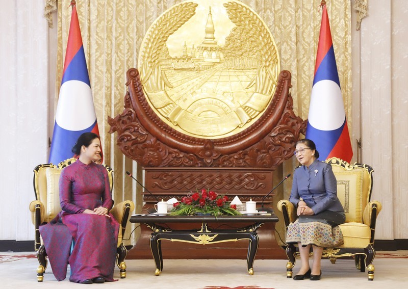 Председатель Союза женщин Вьетнама Ха Тхи Нга и Вице-президент Лаоса Пани Ятхоту. Фото: Чинь Зунг
