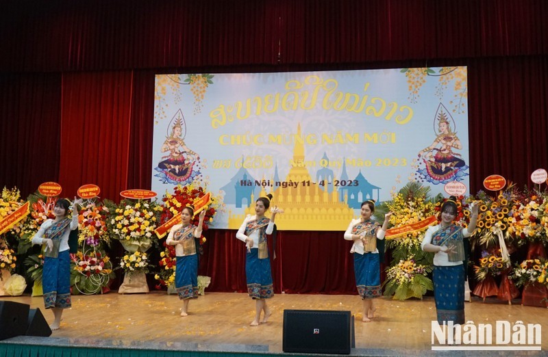 Программа празднования Бунпимай в Посольстве Лаоса в Ханое. 