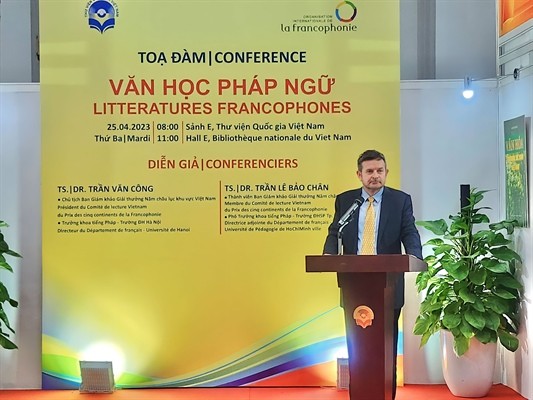 Глава представительства МОФ в Азиатско-Тихоокеанском регионе Эдгар Дериг выступает на семинаре. Фото: baovanhoa.vn