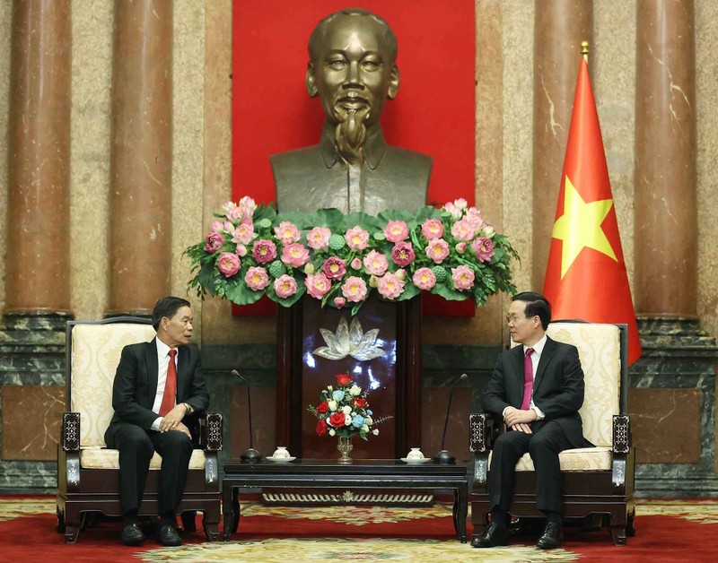 Президент Во Ван Тхыонг принимает Председателя ЦК ФНСЛ Синлавонга Кхутпхайтхуна. Фото: ВИА