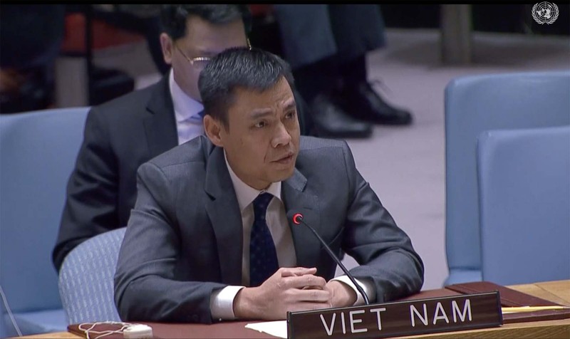 Посол Данг Хоанг Жанг, глава постоянной миссии Вьетнама при ООН, выступает на заседании. Фото: baoquocte.vn