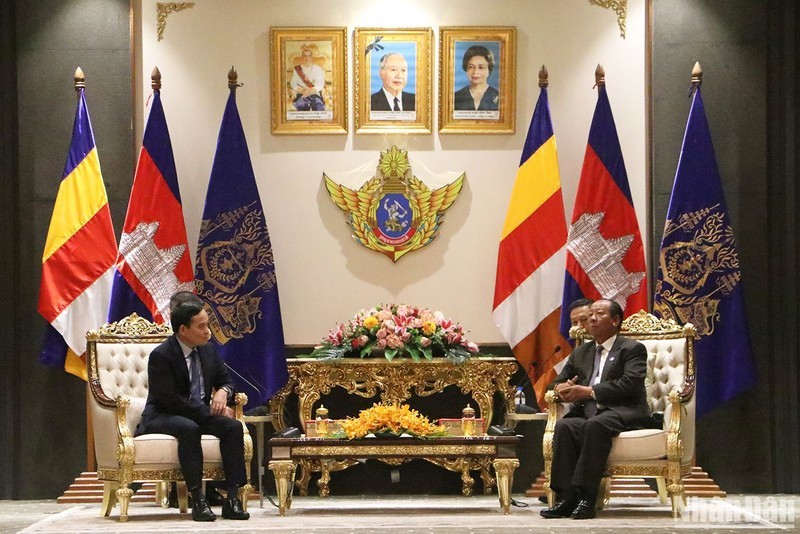 Вице-премьер Чан Лыу Куанг и Вице-премьер, Министр обороны Камбоджи Теа Бань. 