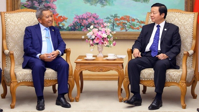 Вице-премьер Чан Хонг Ха и Министр технологий и телекоммуникаций Лаоса Бовиенгкхам Вонгдара. Фото: VGP