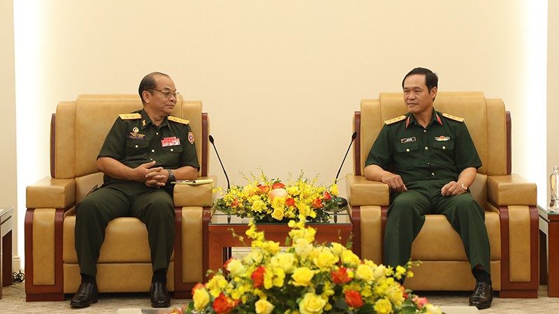 Генерал-полковник Ву Хай Шан и генерал-лейтенант Кхамфет Сисаон. Фото: mod.gov.vn