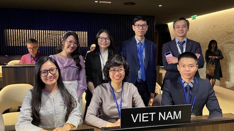 Делегация Вьетнама на 9-й сессии Генеральной ассамблеи Конвенции об охране и поощрении разнообразия форм культурного самовыражения. Фото: Кхай Хоан