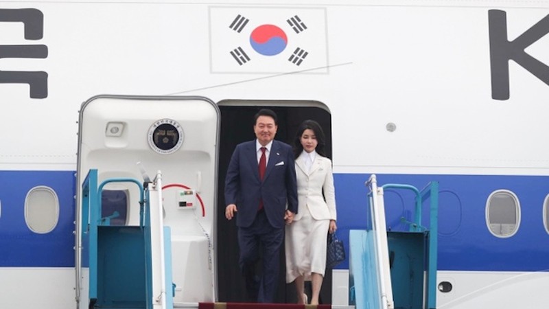 Президент Республики Корея Юн Сок Ёль с супругой.