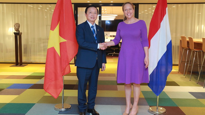 Вице-премьер Чан Хонг Ха и Вице-премьер Нидерландов Карола Схаутен. Фото: МИД Вьетнама