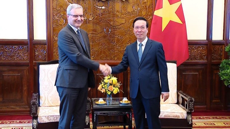 Президент Во Ван Тхыонг и Посол Франции Николя Варнери. Фото: Хонг Куан