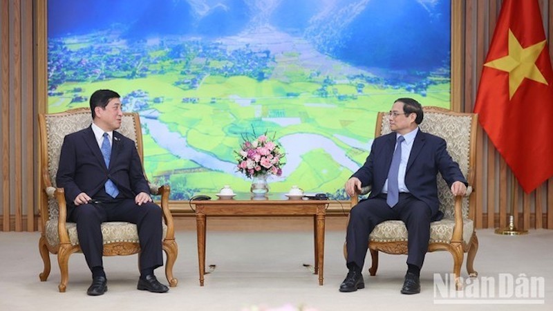 Премьер-министр Фам Минь Тьинь и губернатор префектуры Кагосима Сиота Коити. Фото: Чан Хай