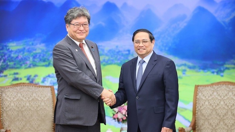 Премьер-министр Фам Минь Тьинь и г-н Хагиуда Коити.
