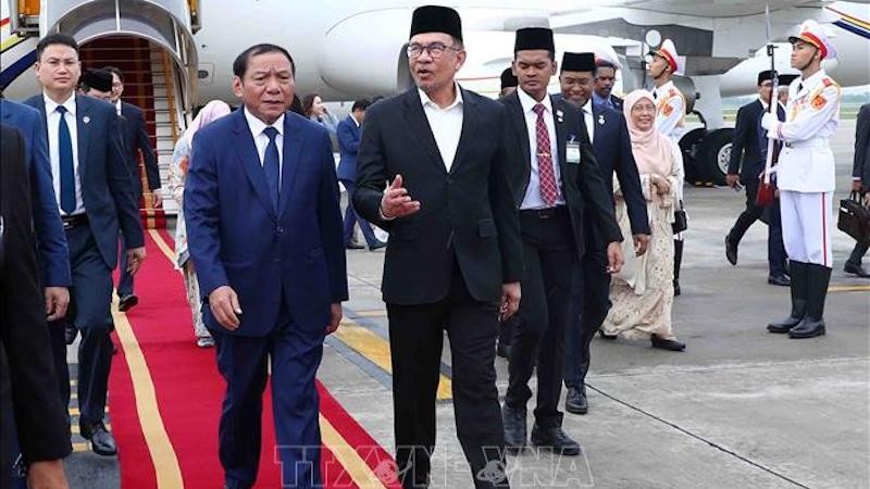 Церемония встречи Премьер-министра Малайзии Анвара Ибрагима в аэропорту Нойбай. Фото: ВИА