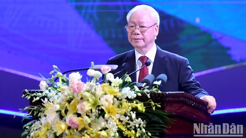 Генеральный секретарь ЦК КПВ Нгуен Фу Чонг выступает на церемонии. Фото: Данг Кхоа