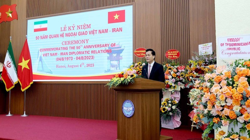 Замминистра иностранных дел Ха Ким Нгок выступает на церемонии. Фото: baoquocte.vn