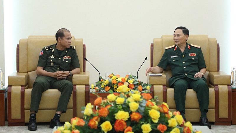 Генерал-майор Фам Чыонг Шон и генерал-лейтенант Ним Бален. Фото: ВИА