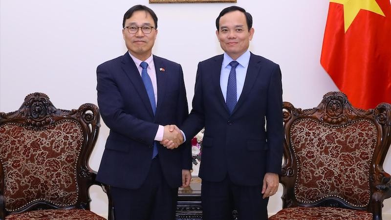 Вице-премьер Чан Лыу Куанг и Посол Южной Кореи во Вьетнаме Чхве Ён Сам. Фото: ВИА