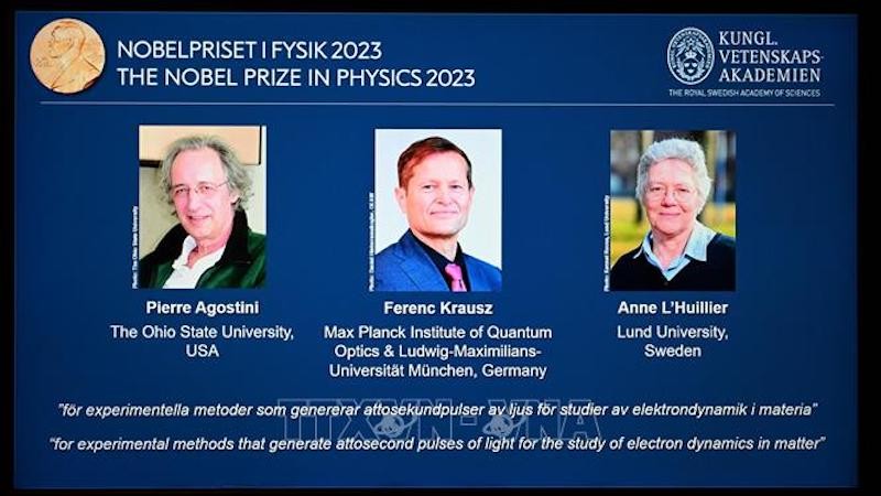 Три нобелевских лауреата по физике 2023 года. Фото: AFP/ВИА