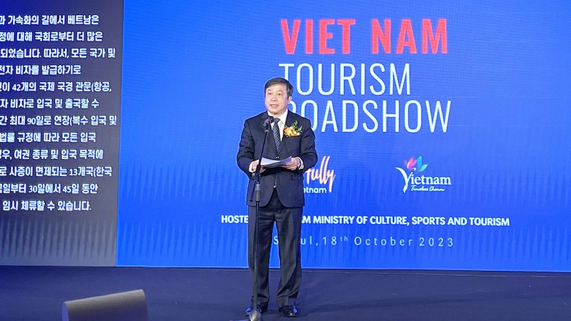 Замминистра культуры, спорта и туризма Доан Ван Вьет выступает на программе. Фото: vietnamtourism.gov.vn
