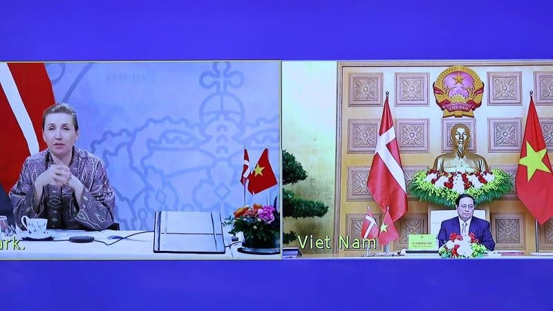 Премьер-министр Фам Минь Тьинь и Премьер-министр Дании Метте Фредериксен на переговорах. Фото: Чан Хай