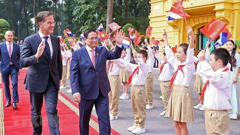 Премьер-министр Фам Минь Тьинь и Премьер-министр Нидерландов Марк Рютте. Фото: ВИА