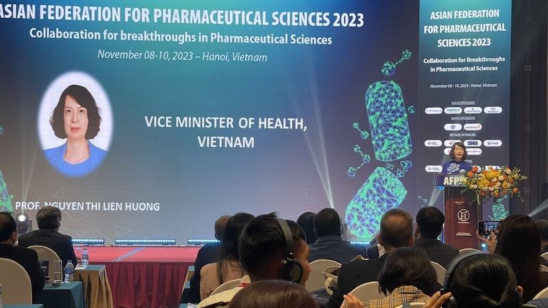 Замминистра здравоохранения Вьетнама Нгуен Тхи Лиен Хыонг выступает на конференции. Фото: ВИА