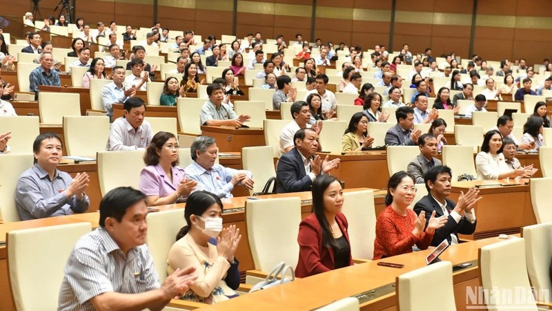 Заседание вопросов и ответов 8 ноября. Фото: Данг Кхоа