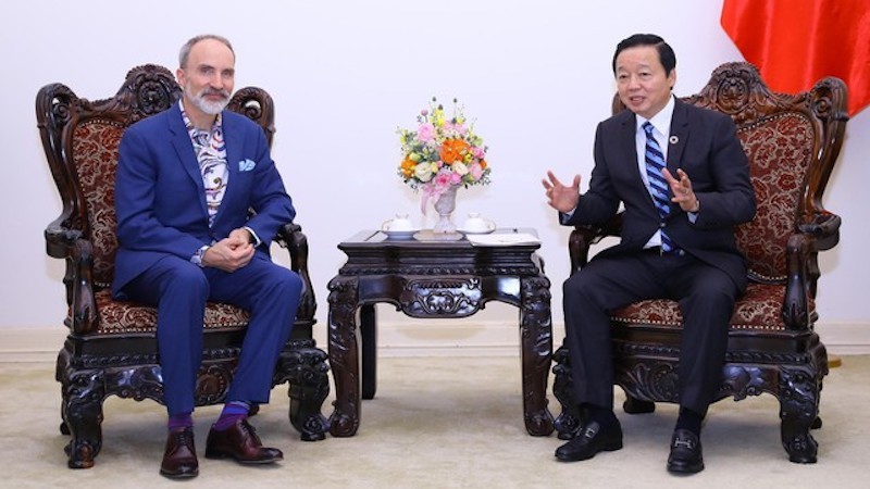 Вице-премьер Чан Хонг Ха и профессор Колумбийской бизнес-школы (США) Дэвид Роджерс. Фото: VGP