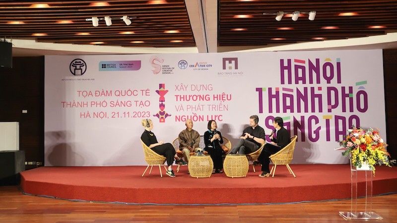 Представители творческих городов Великобритании поделились опытом брендинга при присоединении к Сети творческих городов ЮНЕСКО. Фото: hanoimoi.vn