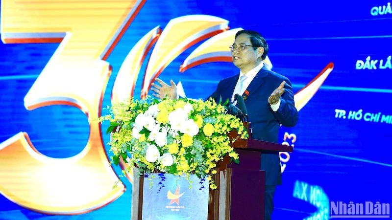 Премьер-министр Фам Минь Тьинь выступает на церемонии. Фото: Чан Хай