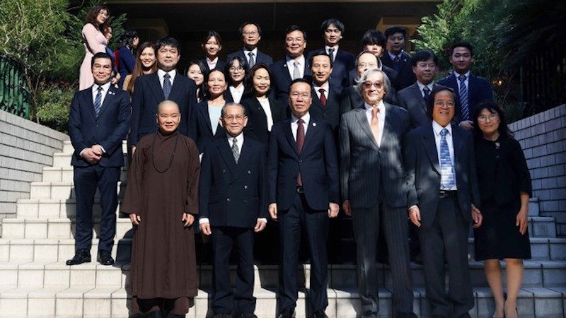 Президент Во Ван Тхыонг и вьетнамцы, проживающие в Японии. Фото: ВИА