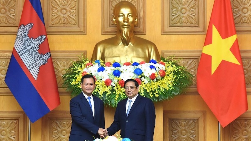 Премьер-министр Фам Минь Тьинь и Премьер-министр Камбоджи Хун Манет. Фото: Чан Хай