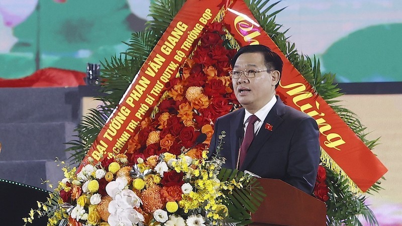 Председатель НС Выонг Динь Хюэ выступает на церемонии. Фото: ВИА